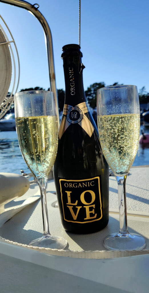 Moottorin sähköongelma on ratkennut, kuohuviiniä ja auringonpaistetta