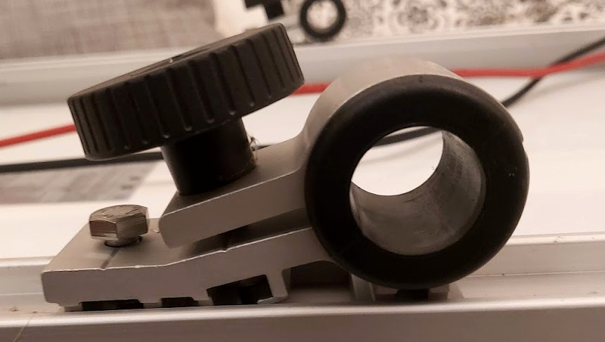 NOA-telineen D-kiinnike, aurinkopaneelin asennus veneeseen onnistuu näillä