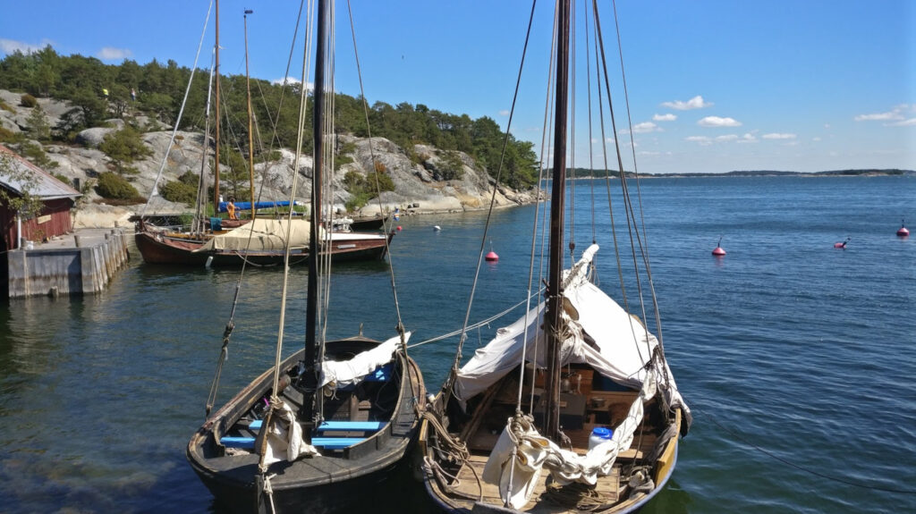 Perinneveneitä Brännskärin laiturissa