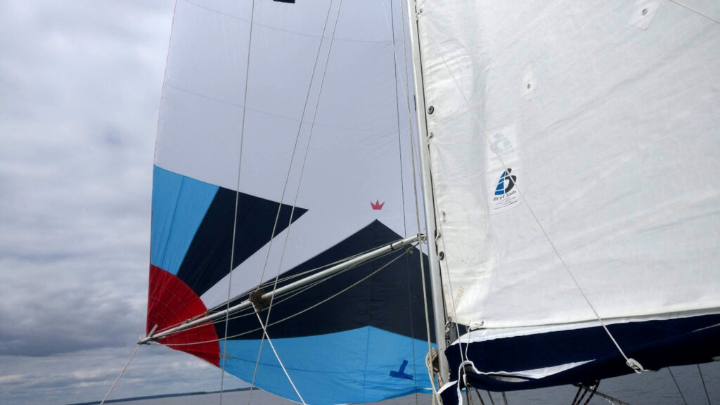 Spinnupurjehdus: pallopurje ja isopurje ylhäällä. 