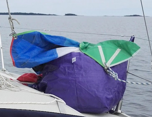 Purje IKEA-kassissa. Spinnupurjehdus alkamassa. 