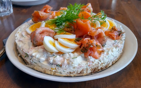 Veneen keväthuollon suunnittelu alkaa kalakakun leipomisella