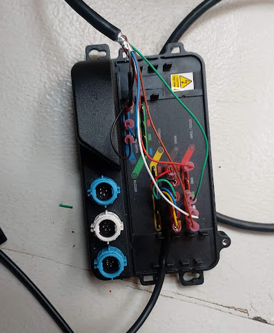 johtoja menee muuntimeen