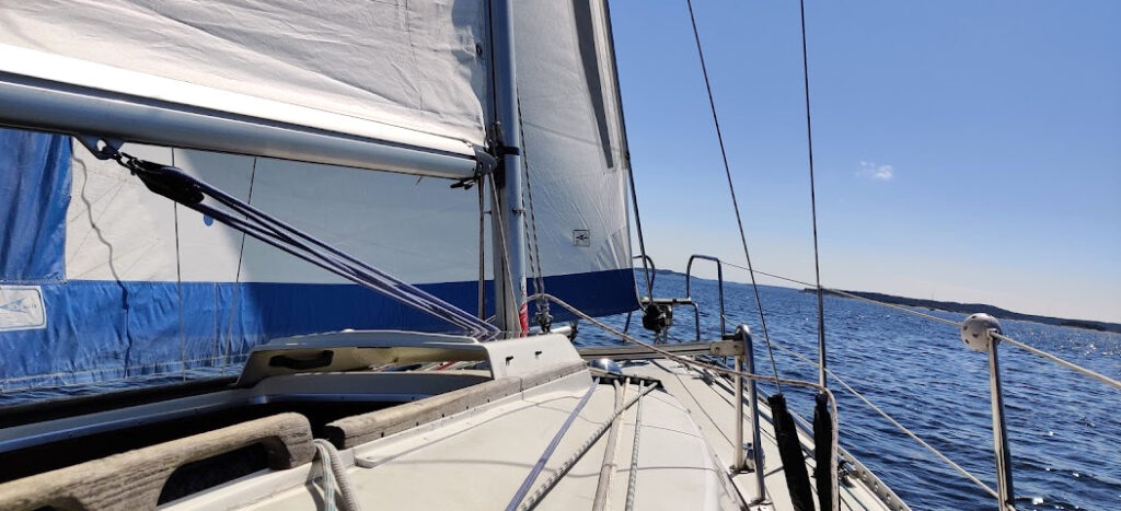 Purjeet levitettynä: purjehdusloma voi alkaa